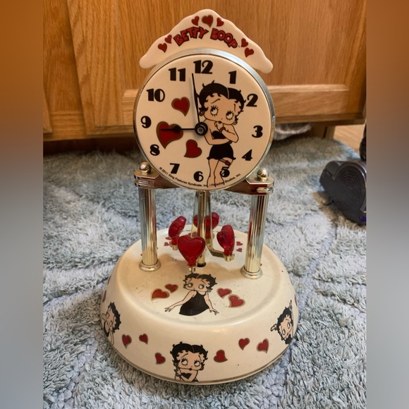 Betty Boop porcelain clock 2011 collectors item - Picture 2 of 3